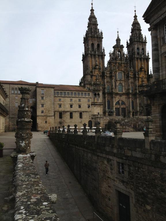 Roompedra Apartamentos Turisticos 圣地亚哥－德孔波斯特拉 外观 照片